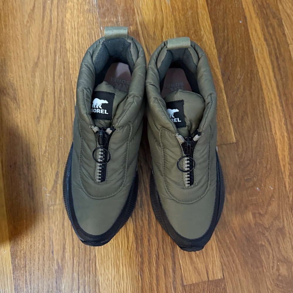 Sorel Olive Green and Black Quilted Zip Ankle Booties